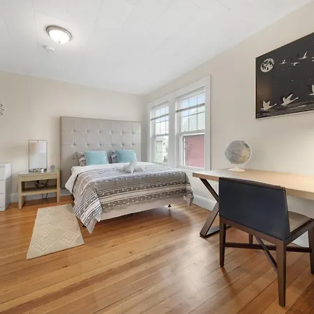 5Br 2Bh Bright & Spacious Apt In Brighton Boston Exterior photo